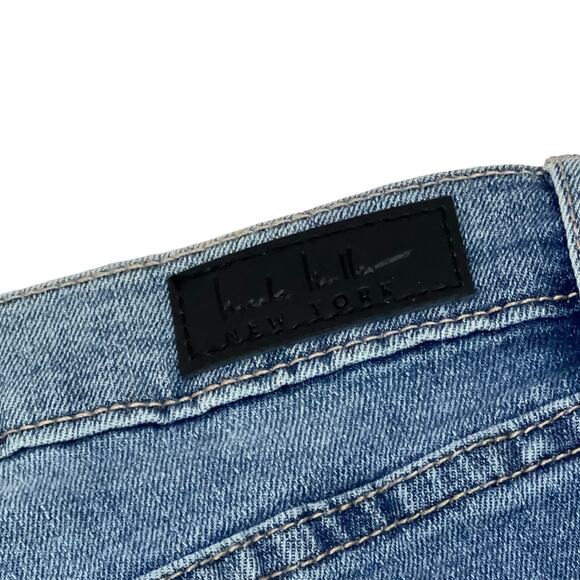 Nicole Miller New York - Women’s High-Rise Distressed Ankle Jeans - Size 8 - Picture 7 of 9